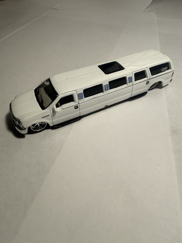 Maisto playerz ford excursion - maisto,